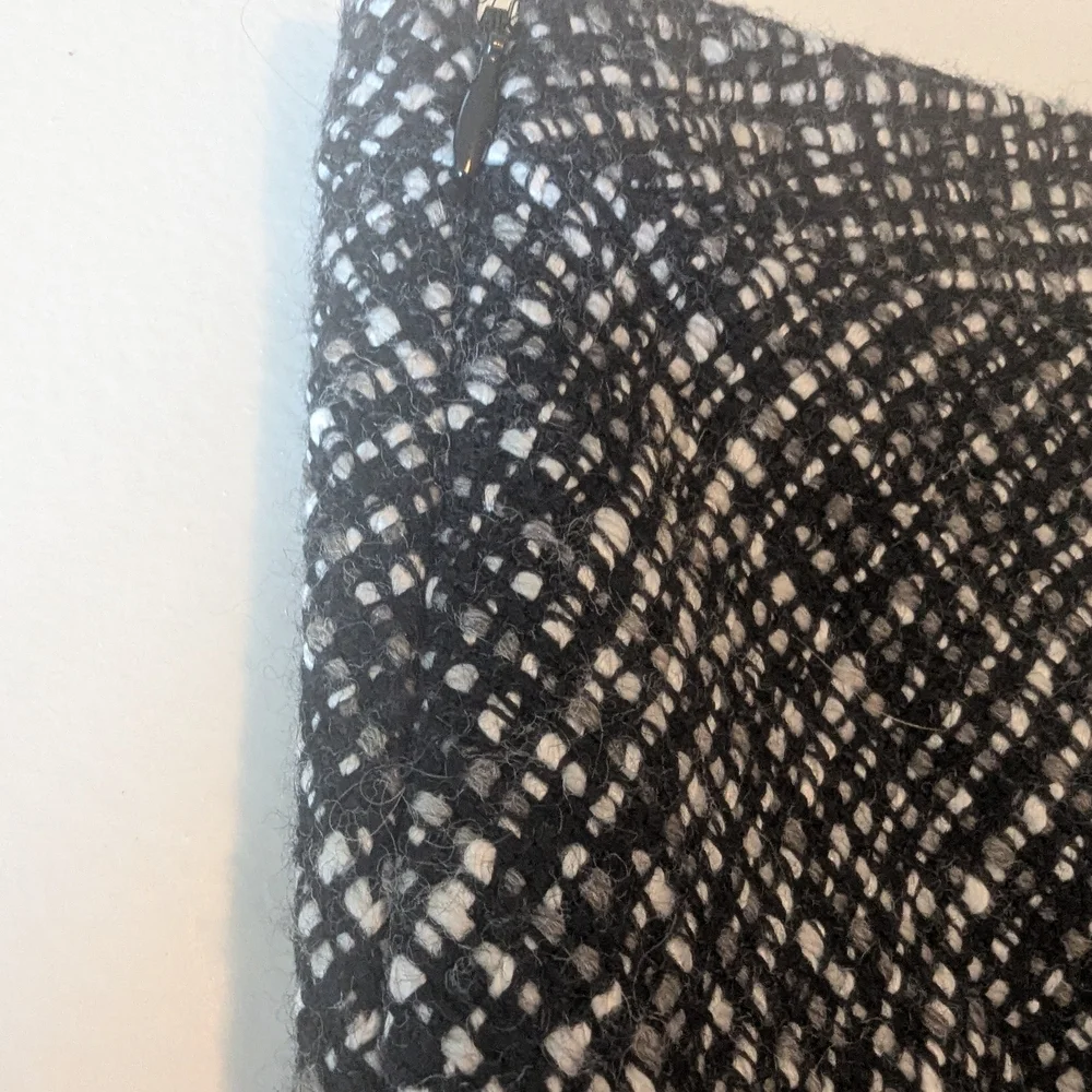 GAP Boucle Black and White Flounce Hem Size 4 Midi Skirt